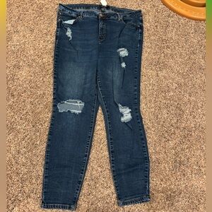 Refuge Distressed Jeans